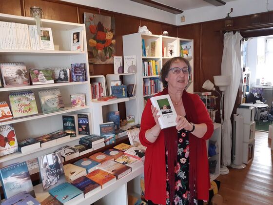 Annissa Kahla in ihrem Buchladen MANAR in Kirchheimbolanden